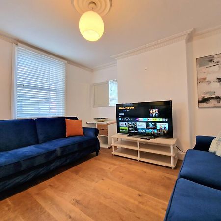 Cosy Home In Kensington - Great Location! 3 Minutes Walk To Earl'S Court Station Лондон Екстериор снимка