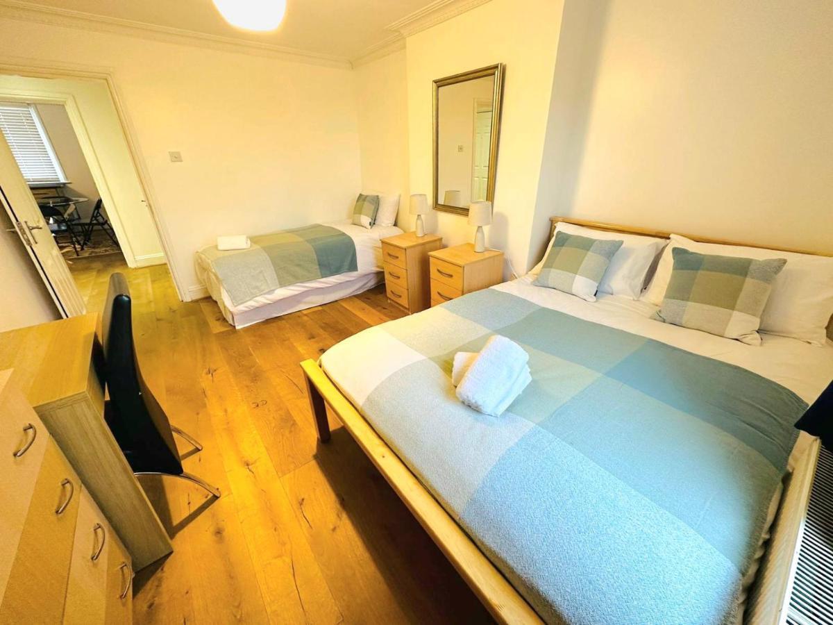Cosy Home In Kensington - Great Location! 3 Minutes Walk To Earl'S Court Station Лондон Екстериор снимка