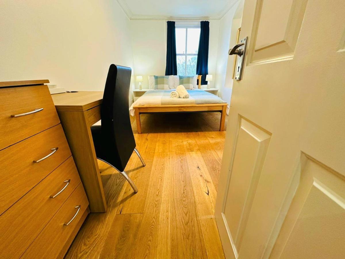 Cosy Home In Kensington - Great Location! 3 Minutes Walk To Earl'S Court Station Лондон Екстериор снимка
