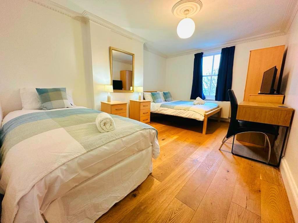 Cosy Home In Kensington - Great Location! 3 Minutes Walk To Earl'S Court Station Лондон Екстериор снимка