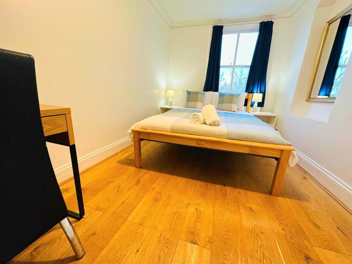 Cosy Home In Kensington - Great Location! 3 Minutes Walk To Earl'S Court Station Лондон Екстериор снимка