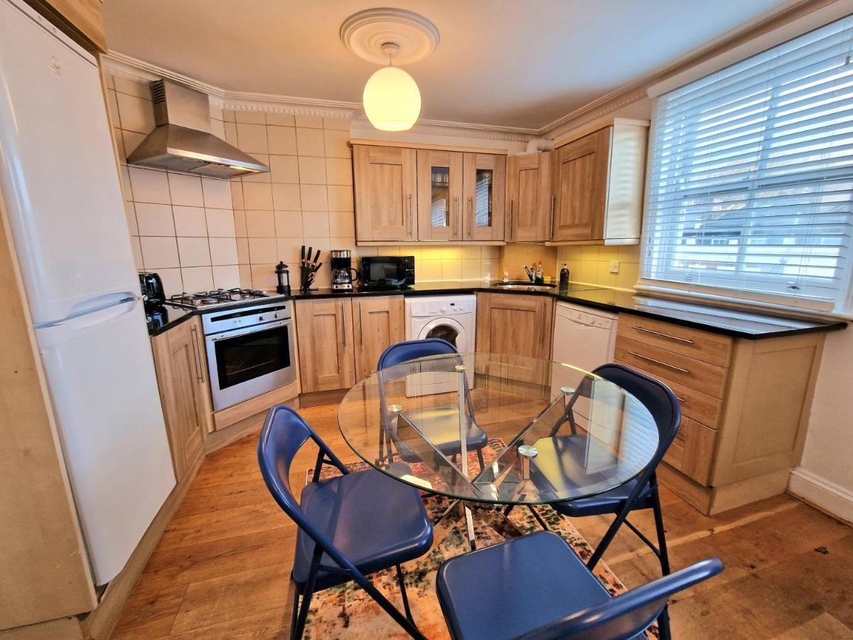 Cosy Home In Kensington - Great Location! 3 Minutes Walk To Earl'S Court Station Лондон Екстериор снимка