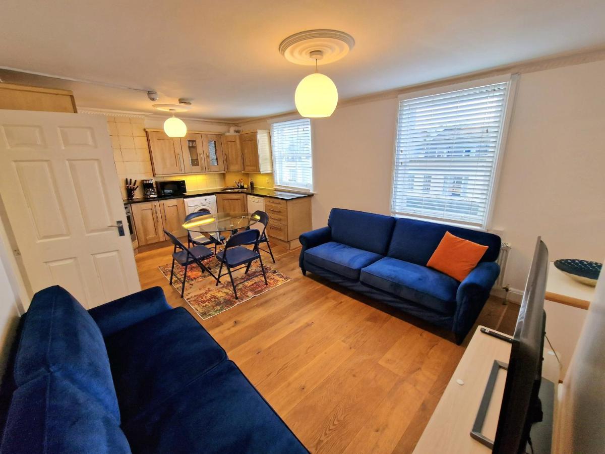 Cosy Home In Kensington - Great Location! 3 Minutes Walk To Earl'S Court Station Лондон Екстериор снимка