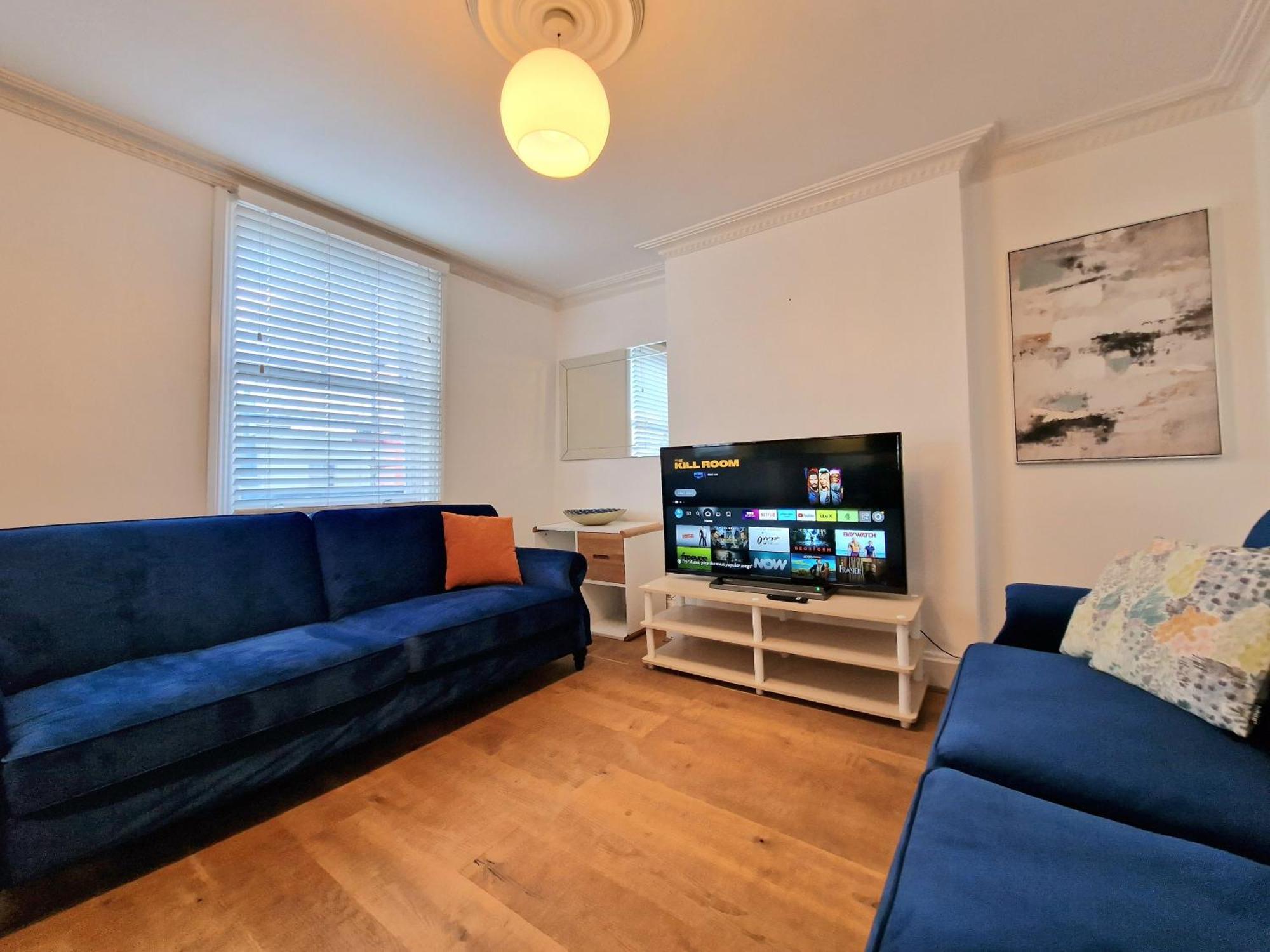 Cosy Home In Kensington - Great Location! 3 Minutes Walk To Earl'S Court Station Лондон Екстериор снимка